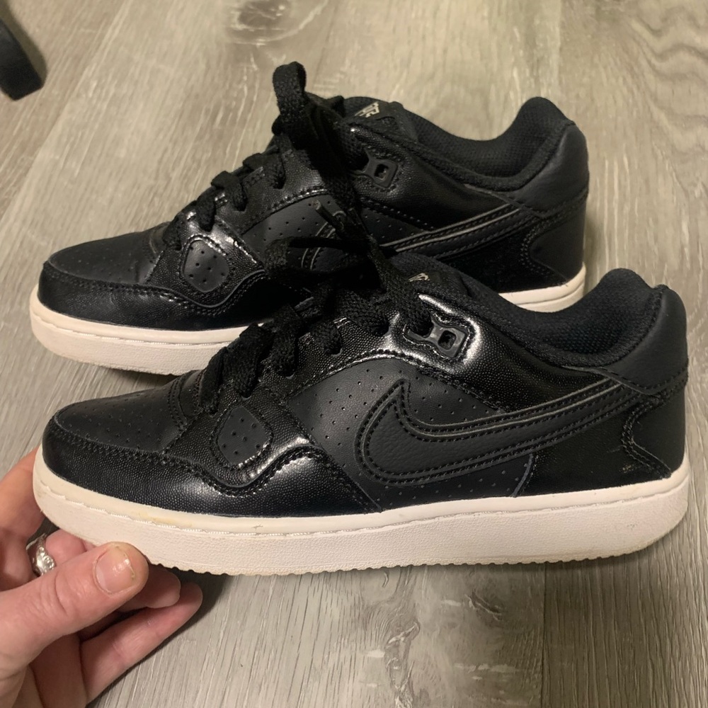 Women black Nike Air Force 1